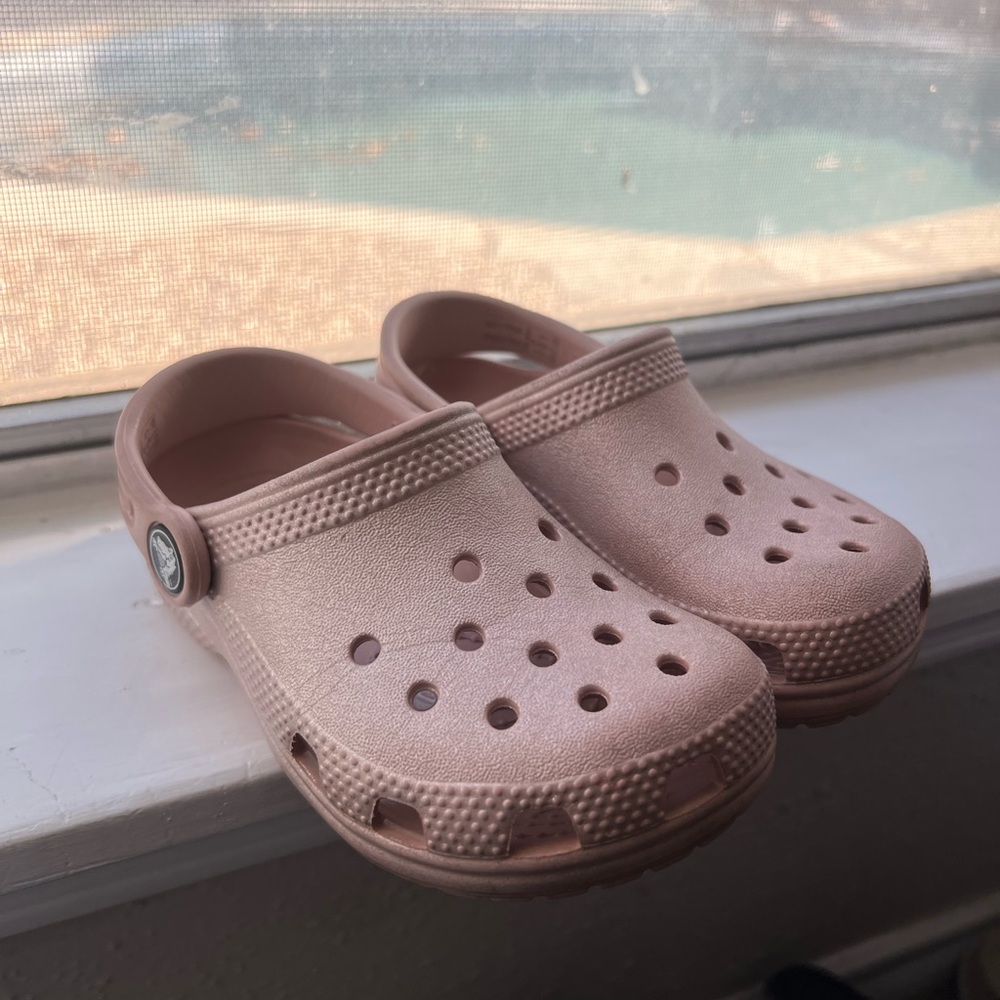 Girl’s Classic Shimmer Clog Pink 9C